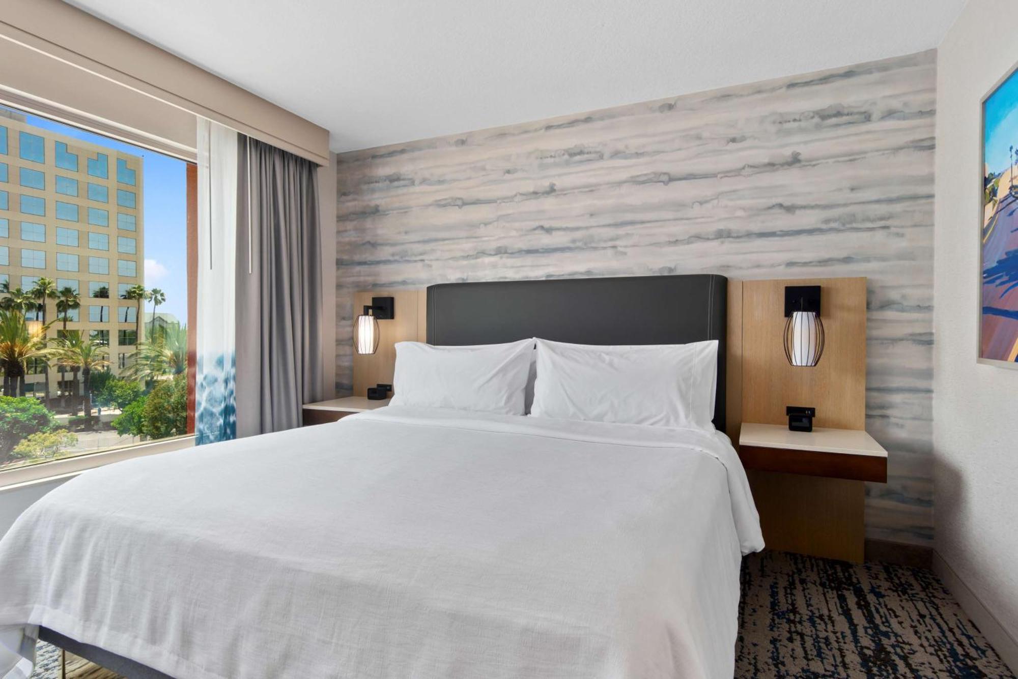Hotel Embassy Anaheim - South 4*